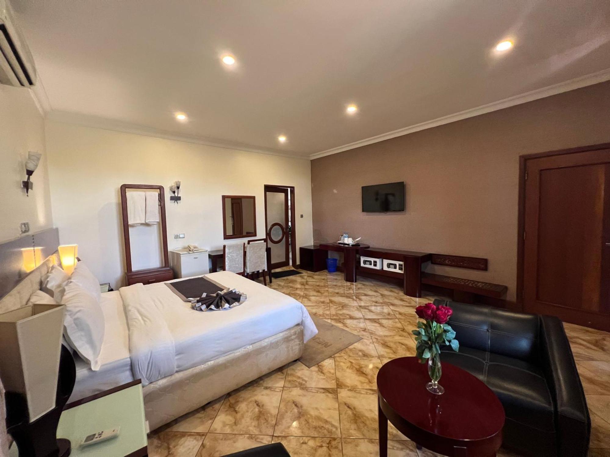 Nejobugg Palace Hotel Nkoanrua Esterno foto